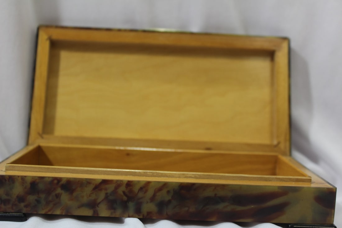 A Faux T o r t oi s e Shell Silver Overlay Box - 7