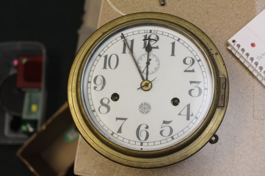 New Haven Clock: works - with key - 7 inches in diameter