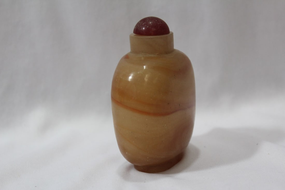 A Chinese Agate Snuff Bottle - 2