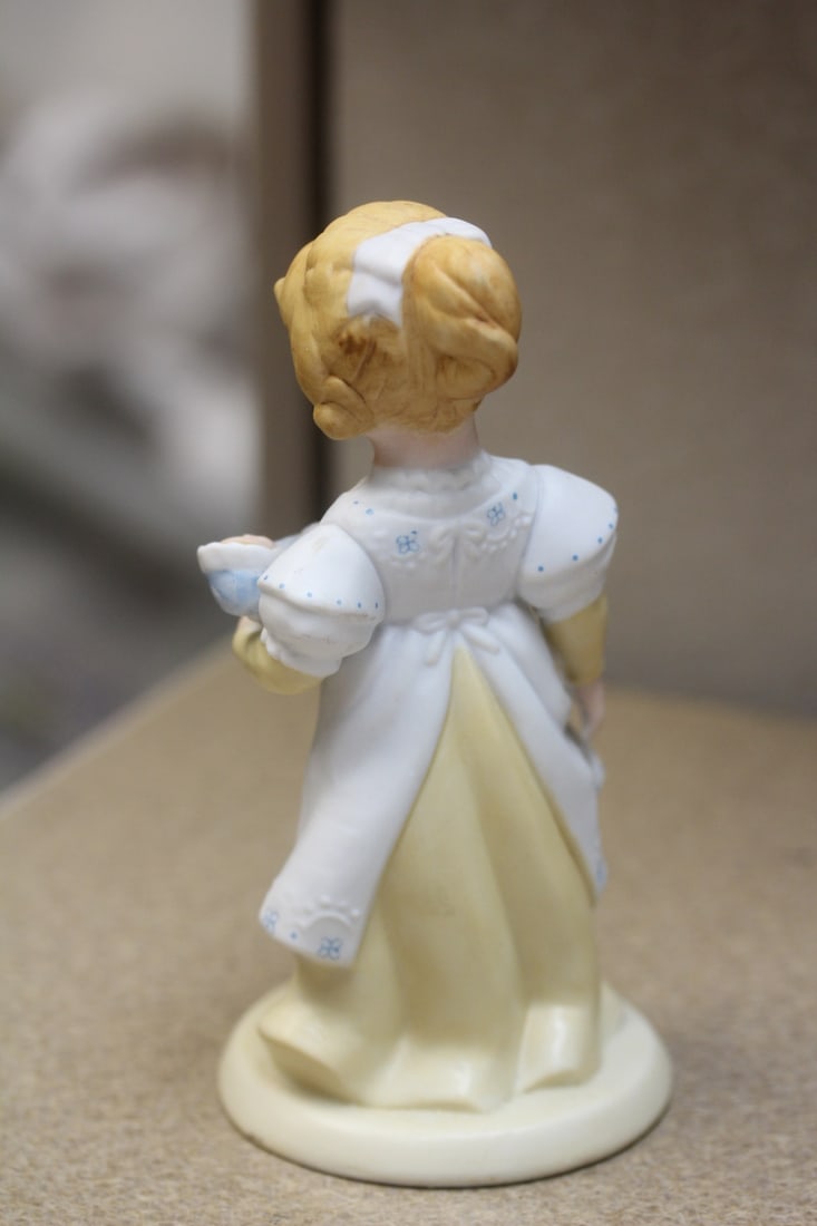 Ceramic Avon Figurine - 3