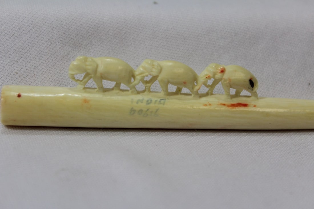 A Carved Bone Elephant Cigarette Holder - 2