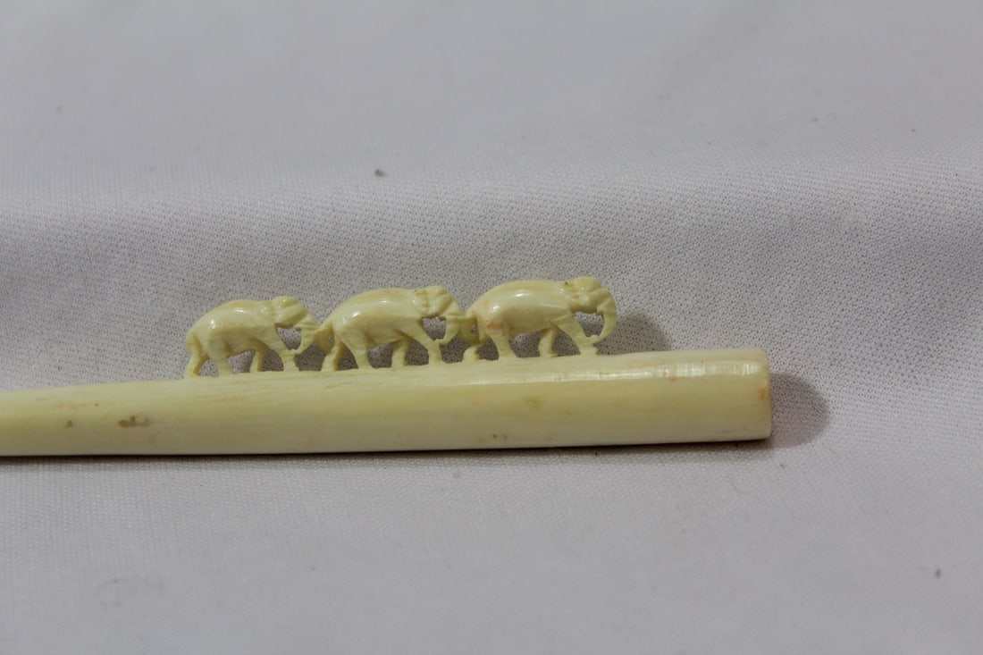 A Carved Bone Elephant Cigarette Holder - 3