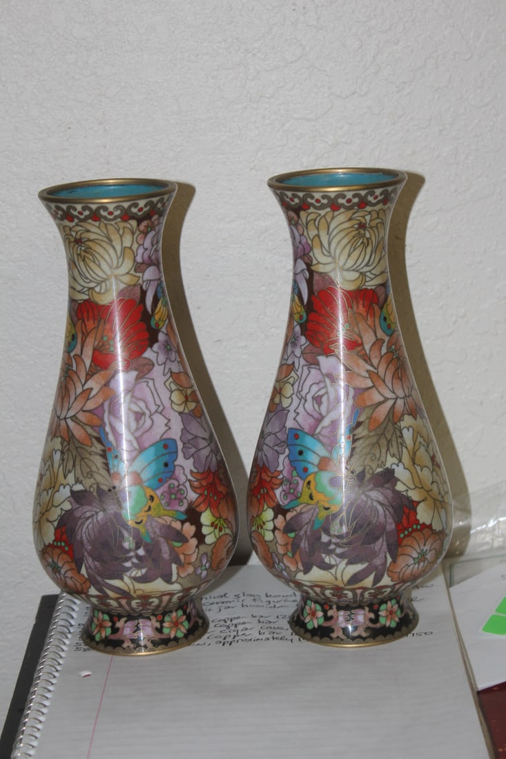 Pair of Chinese Cloisonne Vases - 3