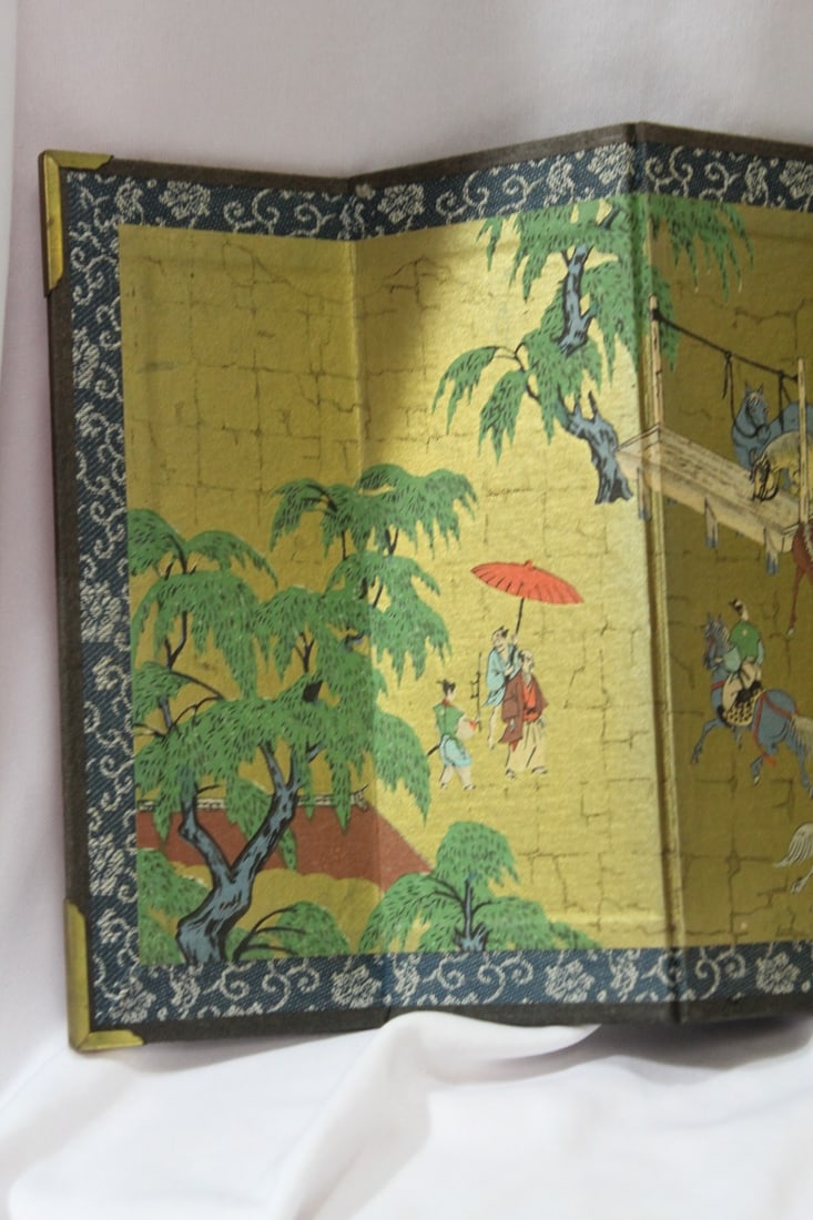 A Small Vintage Japanese Table Screen - 2