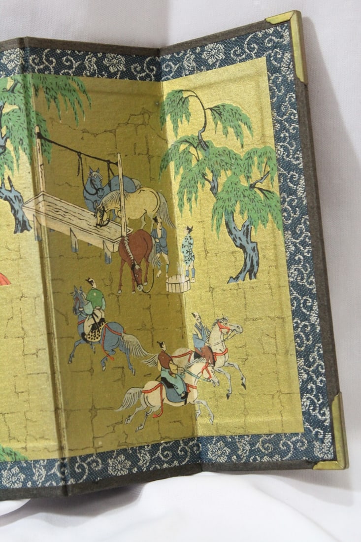 A Small Vintage Japanese Table Screen - 3