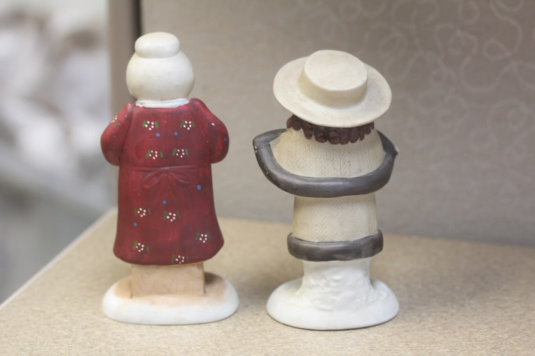 Lot of 2 Ceramic Figurines - 2