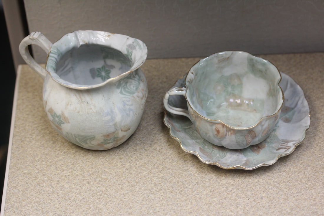 Lot of 3 Ceramic Articles - 2