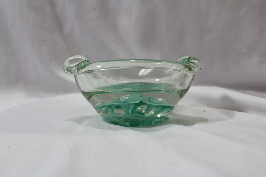 An Artglass Ashtray: 4 7/8" across