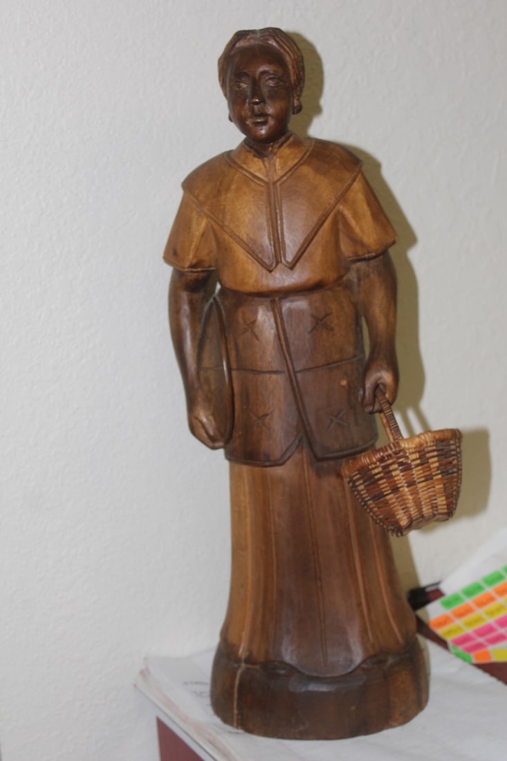 Oriental Lady Figurine: solid wood - most likely Phillipine - 18" tall