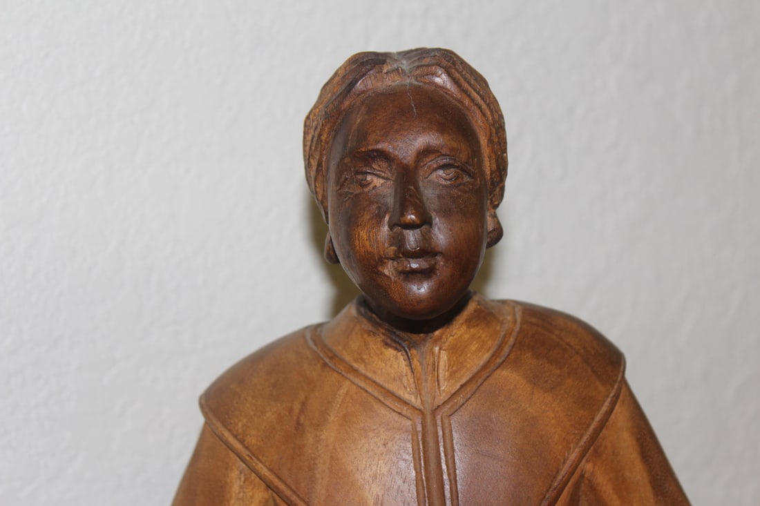 Oriental Lady Figurine - 2