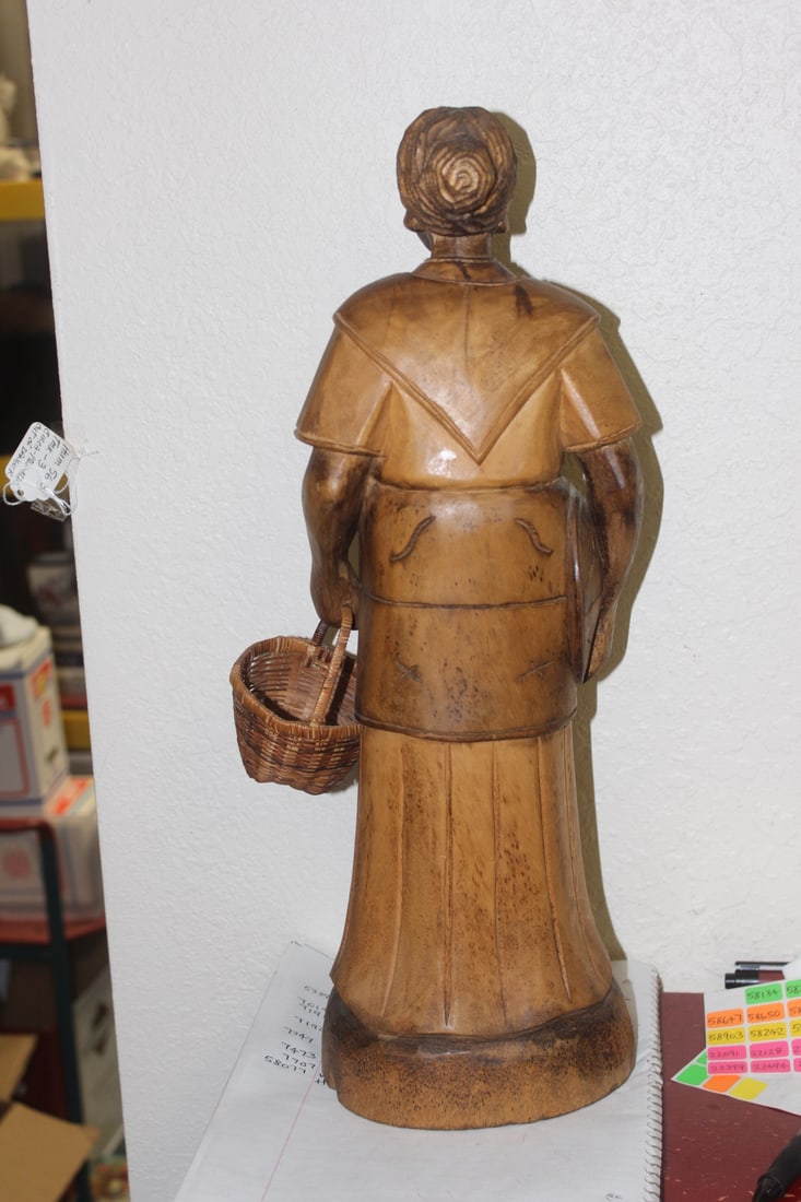 Oriental Lady Figurine - 6