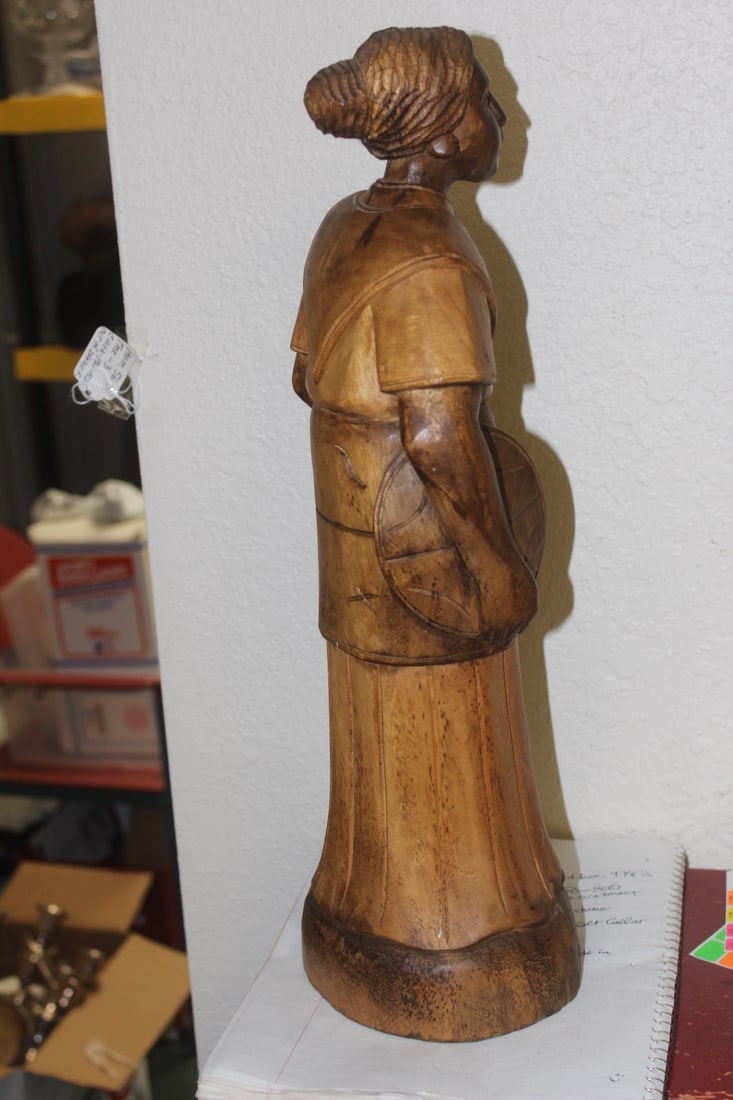 Oriental Lady Figurine - 7