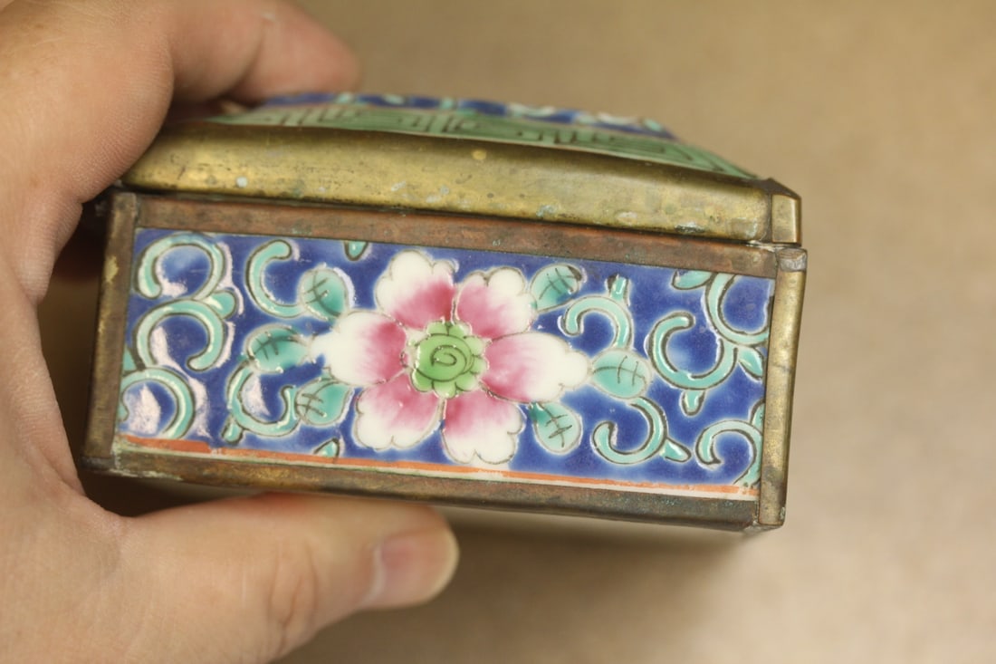 Chinese Porcelain Box - 7