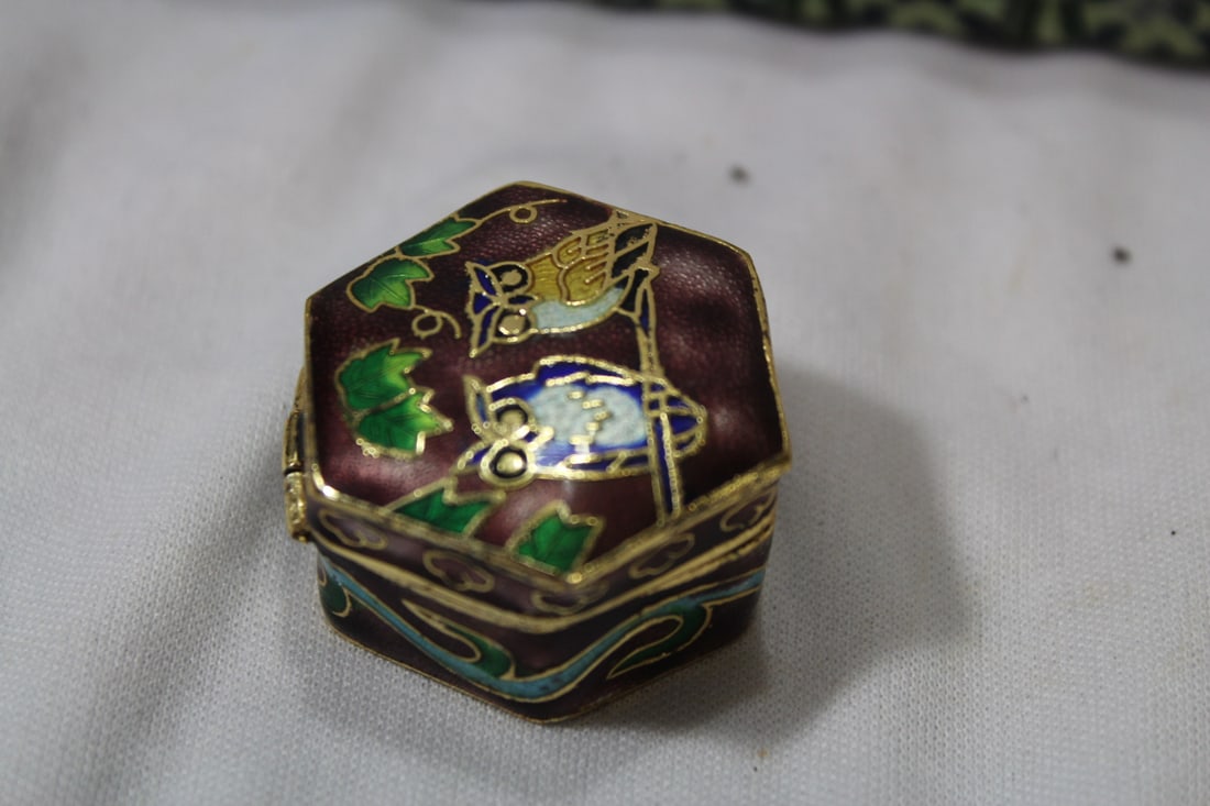 A Chinese Cloisonne Trinket Box - 2
