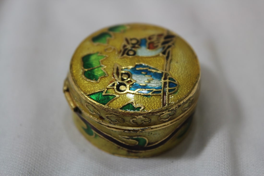 A Chinese Cloisonne Trinket Box - 2