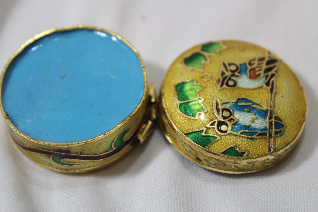 A Chinese Cloisonne Trinket Box - 4