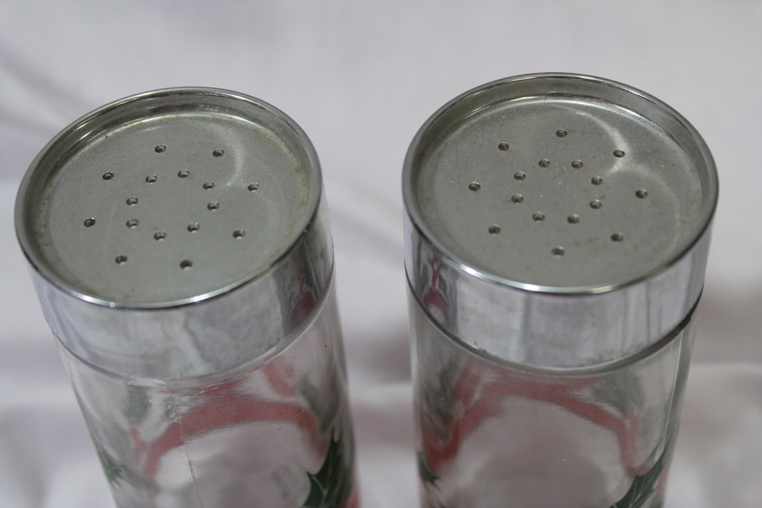 Set of Two Christmas Salt and Pepper Shakers - 2