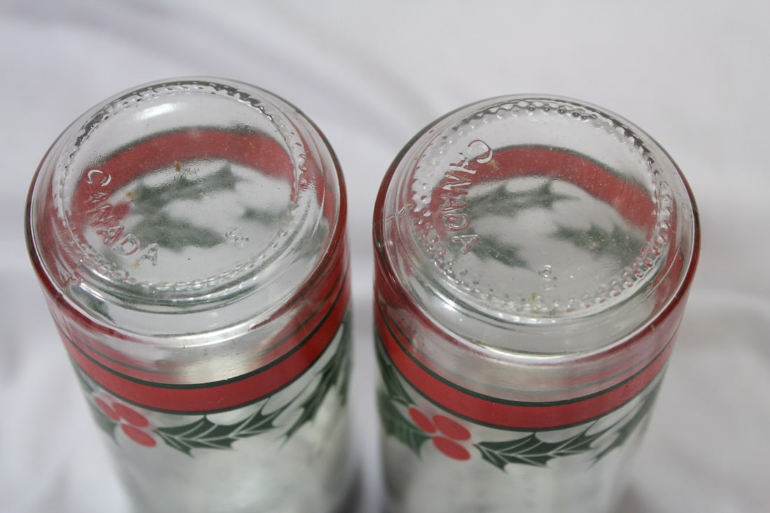 Set of Two Christmas Salt and Pepper Shakers - 3