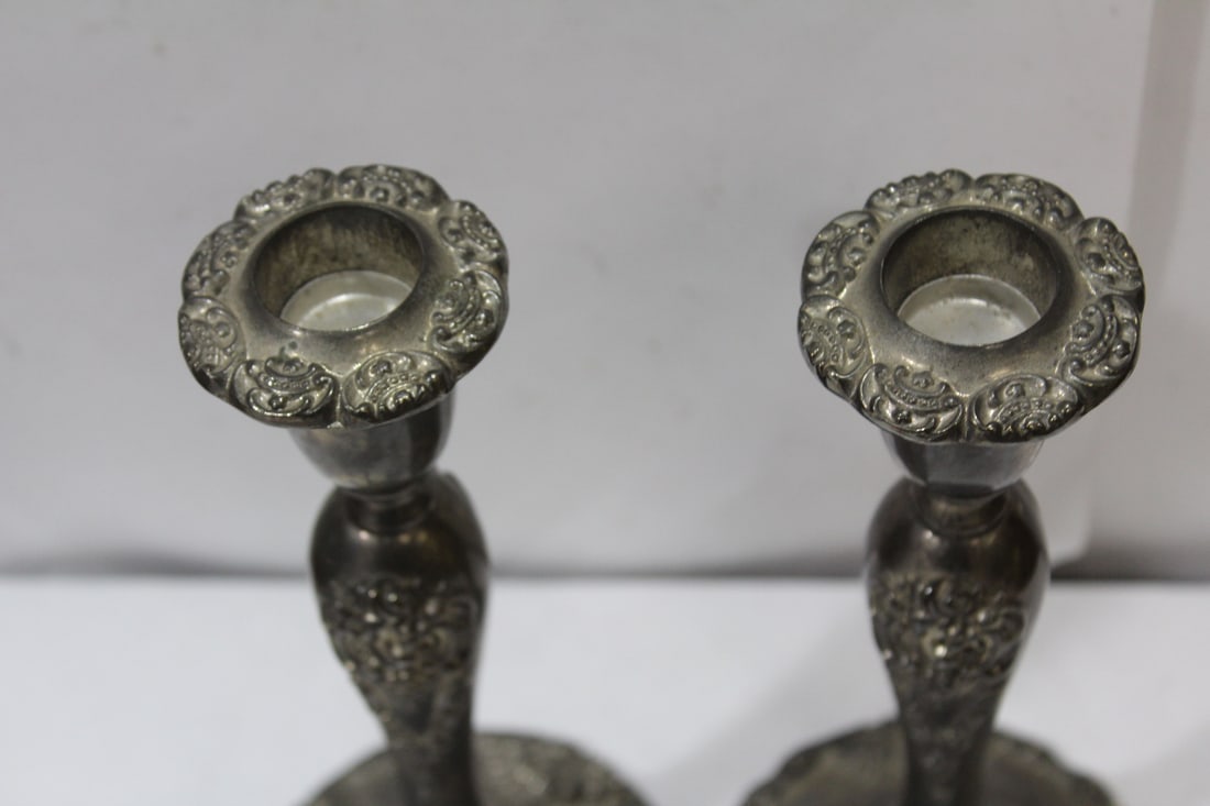 A Pir of Godinger Ornate Silverplated Candlesticks - 11