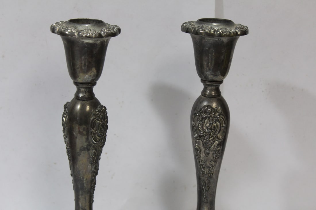 A Pir of Godinger Ornate Silverplated Candlesticks - 2