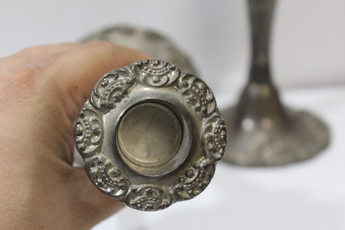 A Pir of Godinger Ornate Silverplated Candlesticks - 4