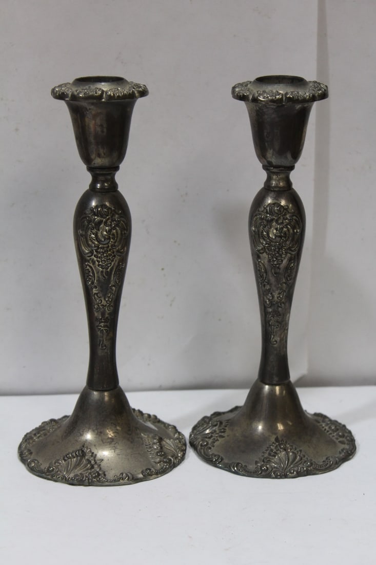 A Pir of Godinger Ornate Silverplated Candlesticks - 9