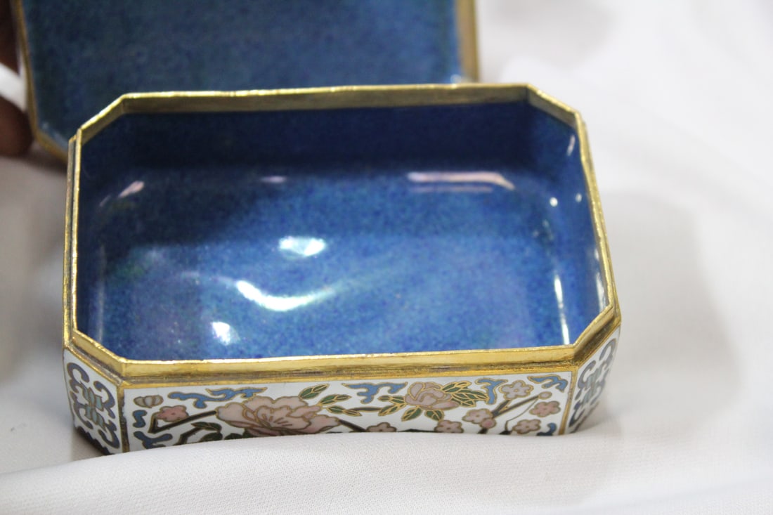 A Well Made Heavy Cloisonne Box - 6