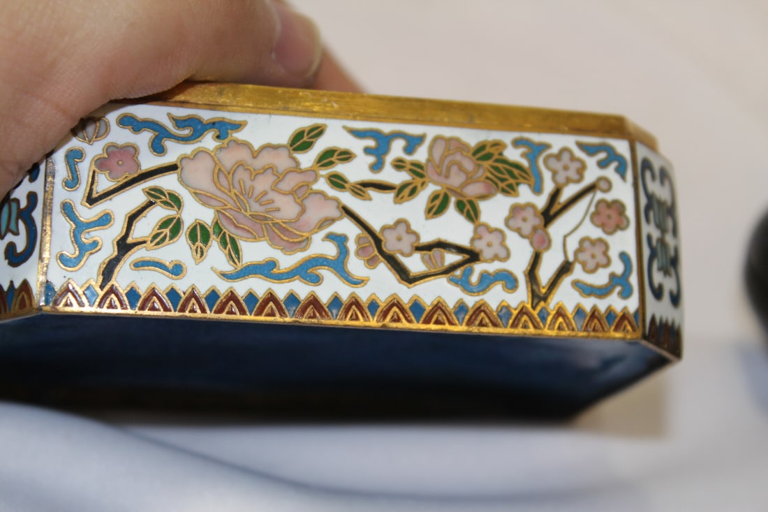 A Well Made Heavy Cloisonne Box - 9