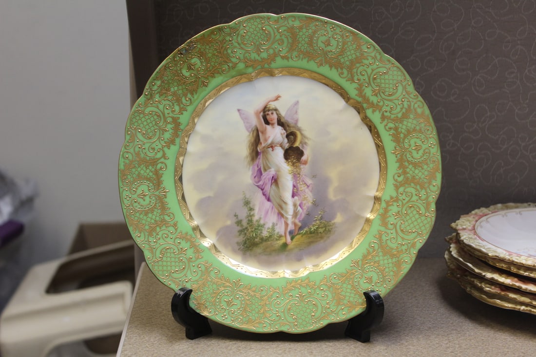 Dresden Portrait Plate: back of plate appeared to be artist signed - 9 1/2" in diameter
