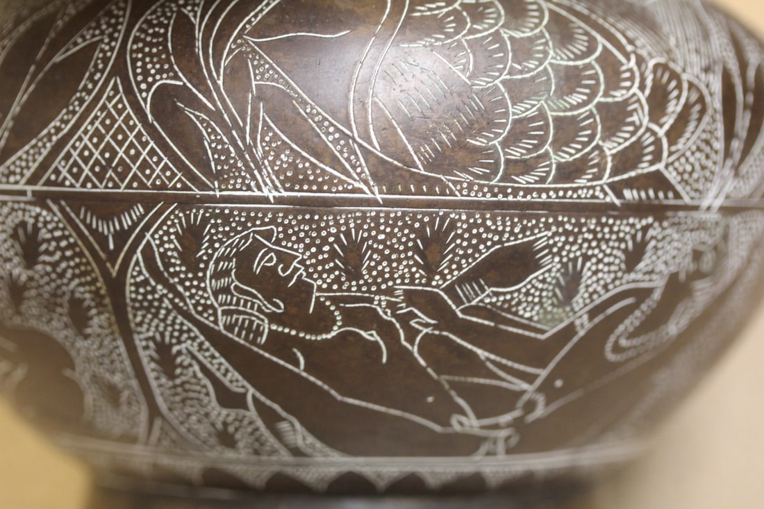 Erotica bronze vase - 2