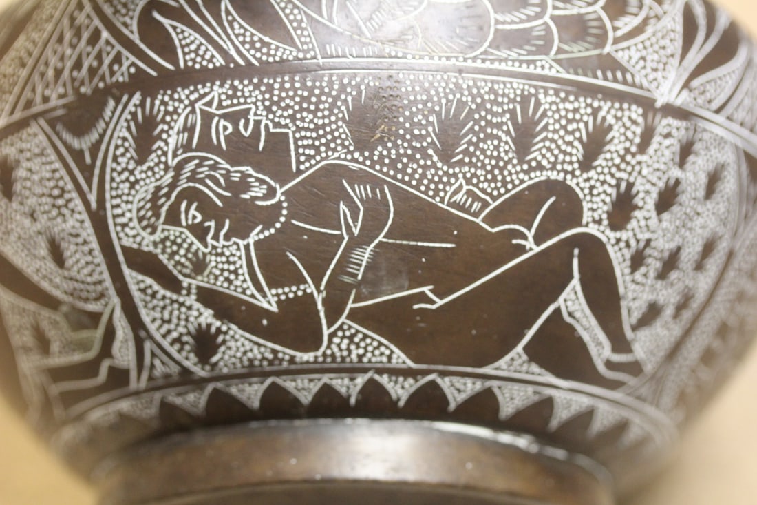 Erotica bronze vase - 6