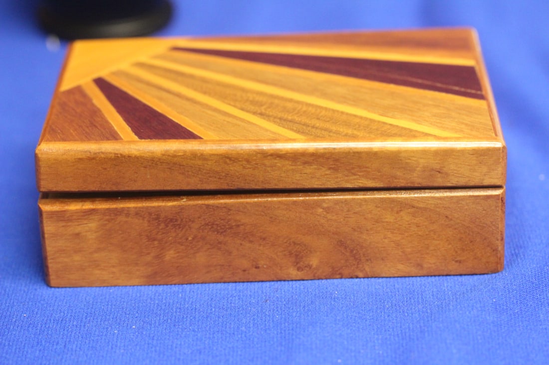 An Inalid Wooden Box: 5 7/8" across