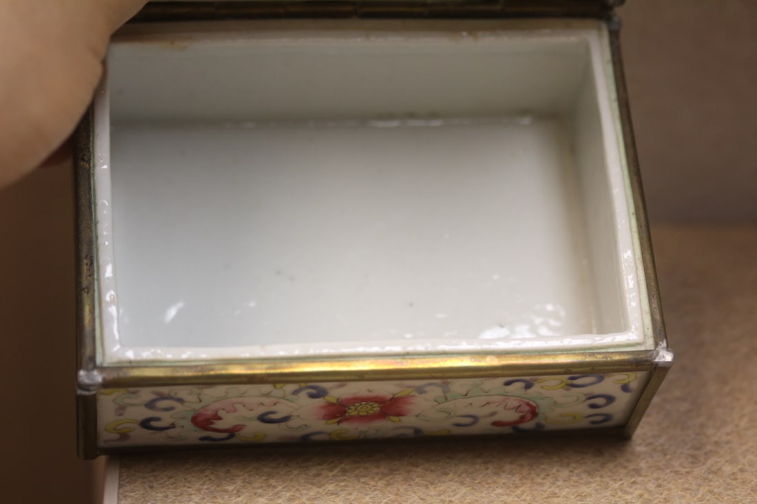 Antique Chinese Porcelain and Brass Mox - 4