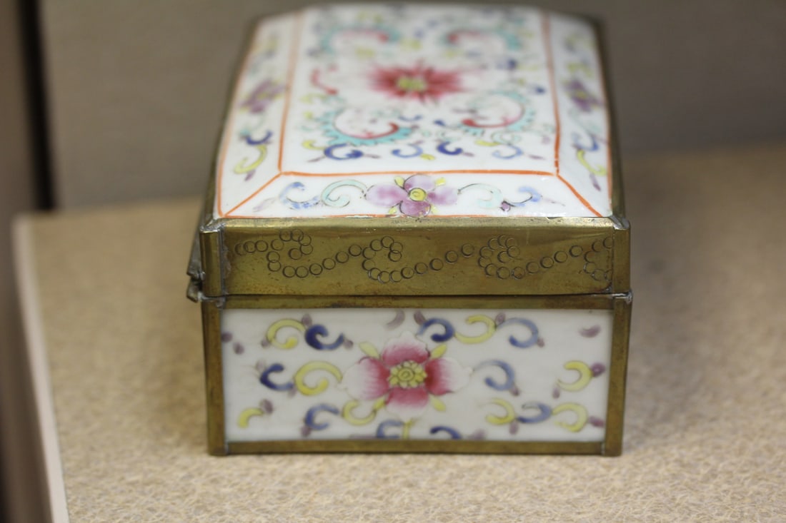 Antique Chinese Porcelain and Brass Mox - 5