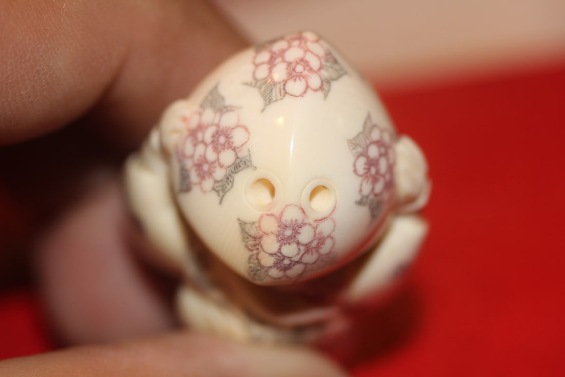 Japanese B o n e Netsuke - 4
