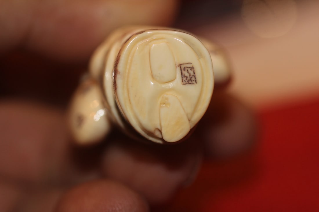 Japanese B o n e Netsuke - 5
