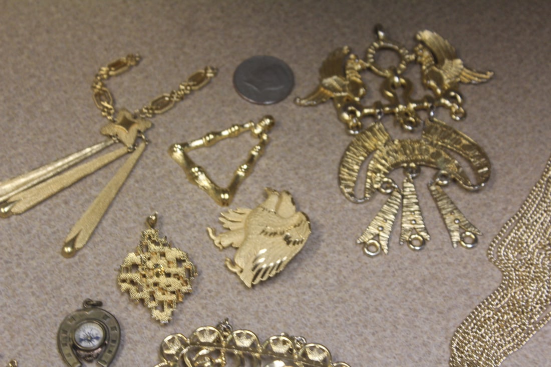 Lot of Golden Jewelry - 7