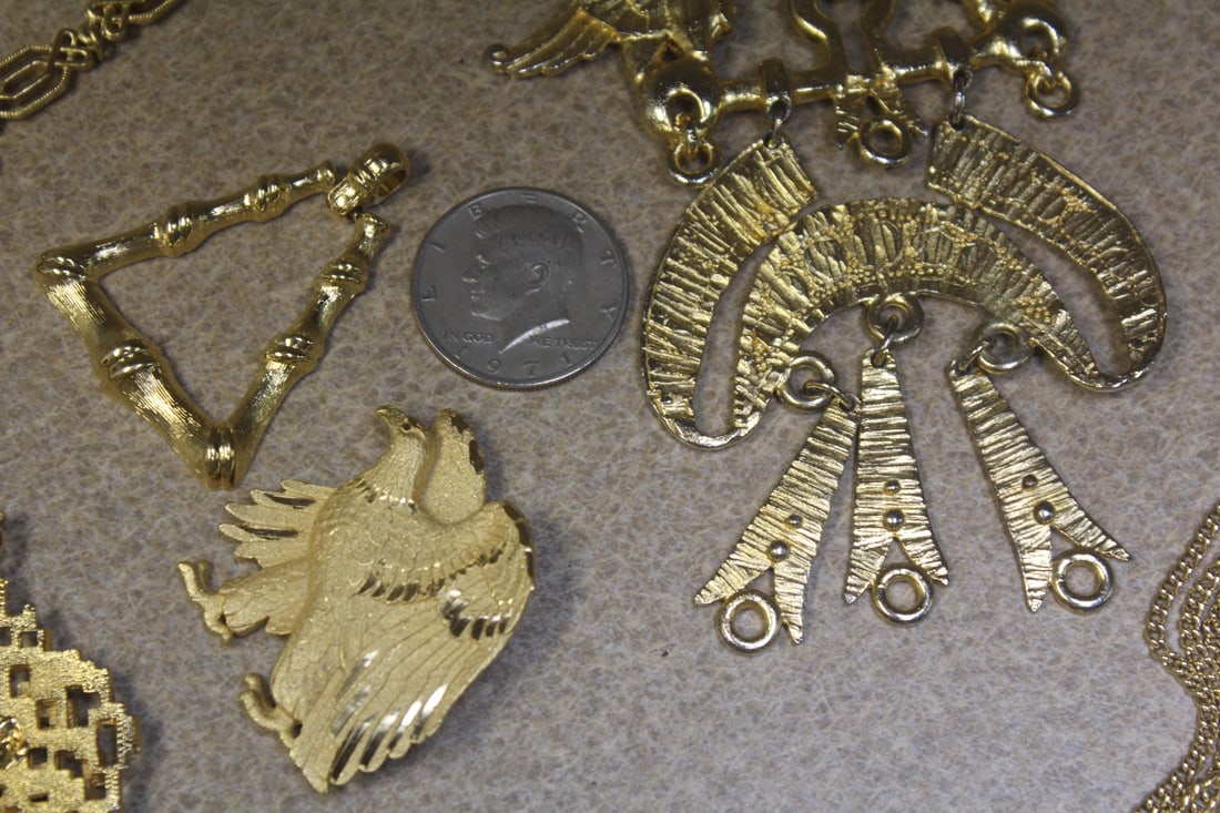 Lot of Golden Jewelry - 8