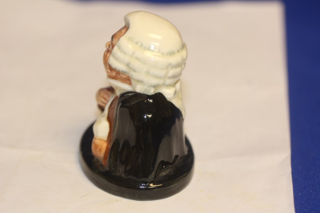 Royal Doulton Figurine:"Buzfuz" - 2