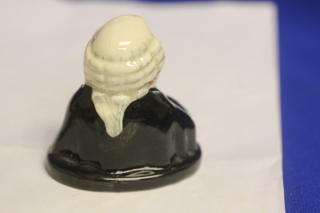 Royal Doulton Figurine:"Buzfuz" - 3