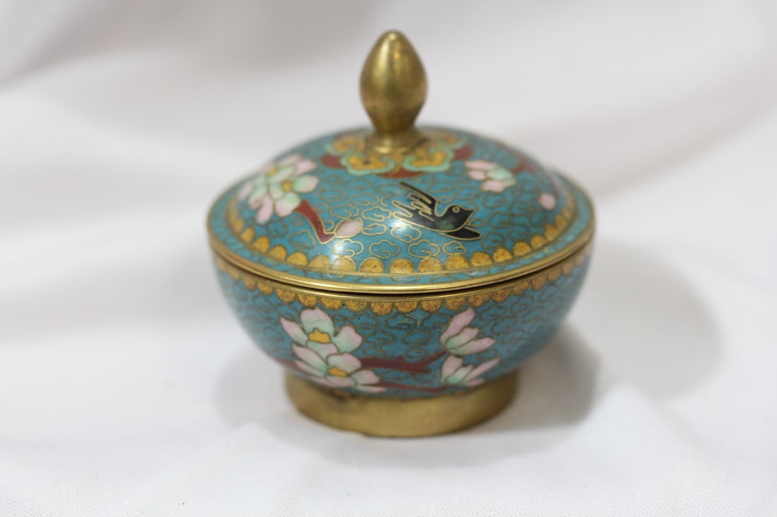 A Chinese Cloisonne Trinket Box - 3
