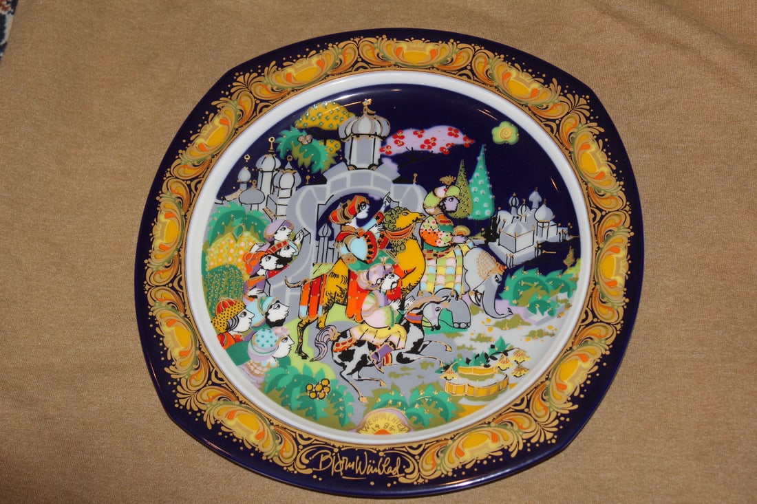 Rosenthal Bjorn Wiinblad 1985Chirstmas Plate: studio line - 11 inches in diameter