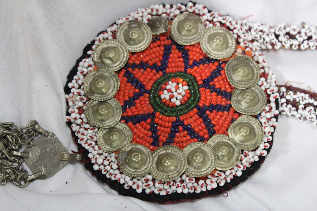 A Vintage Native American Beaded Article - 3