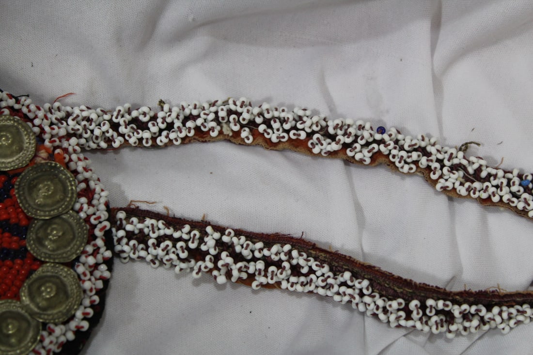 A Vintage Native American Beaded Article - 4