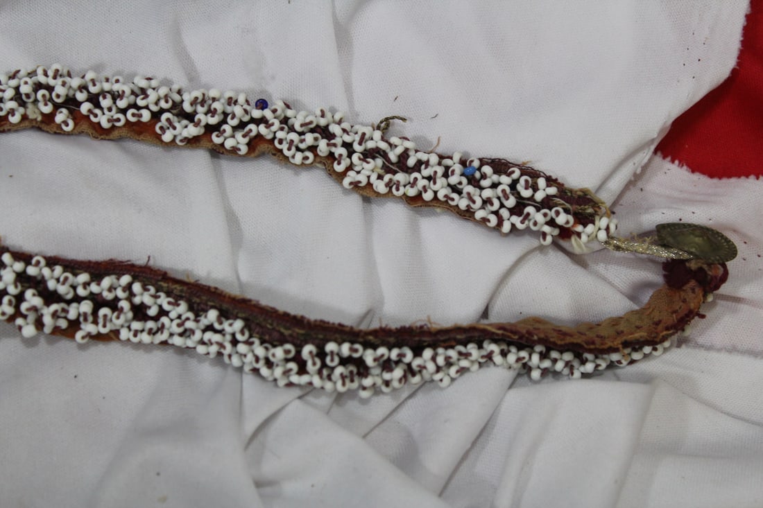 A Vintage Native American Beaded Article - 5