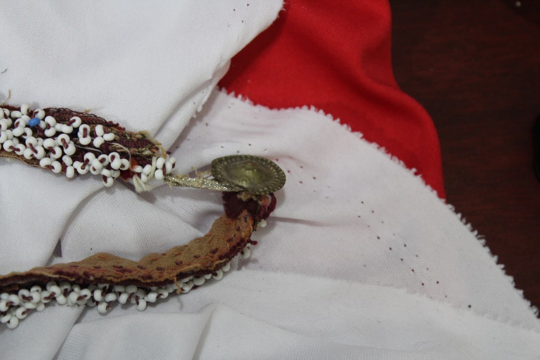 A Vintage Native American Beaded Article - 6