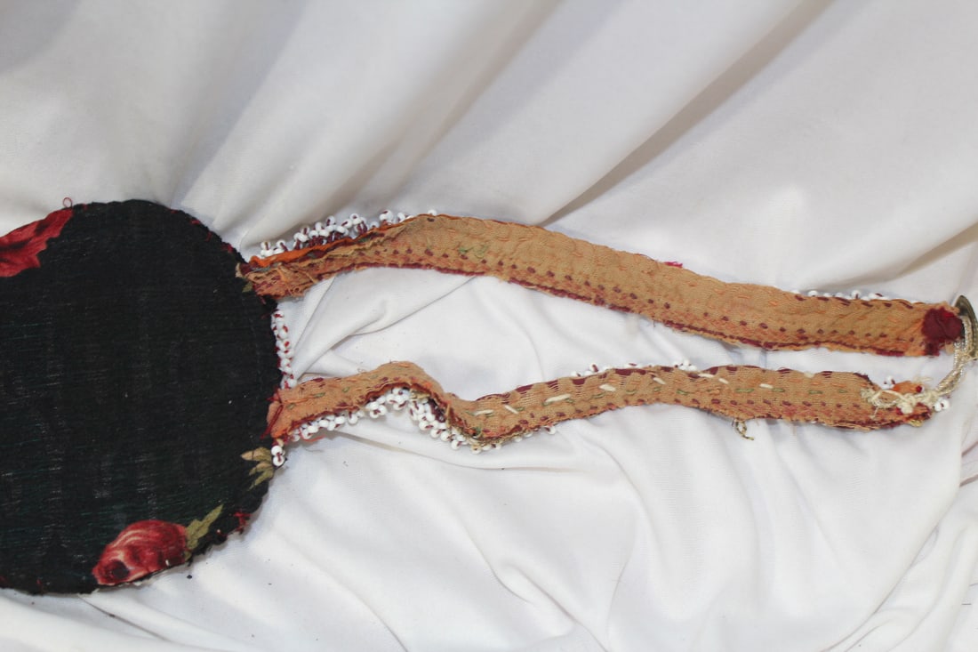 A Vintage Native American Beaded Article - 9