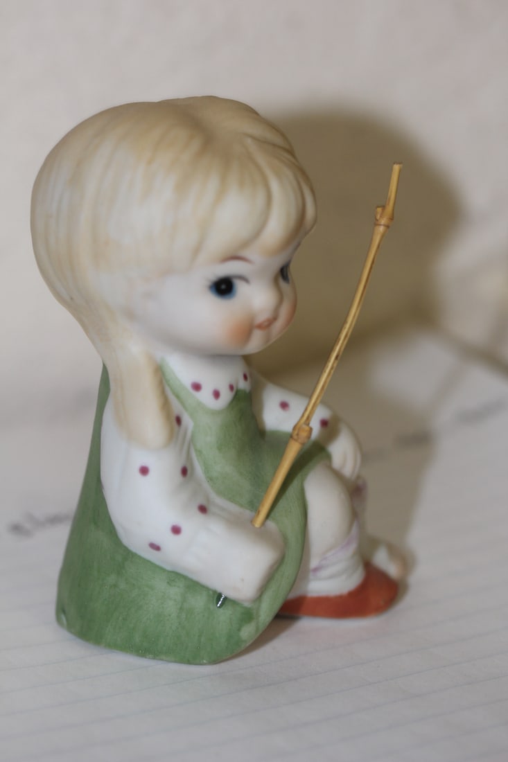 Small Japanese Ceramic Figurine - 3