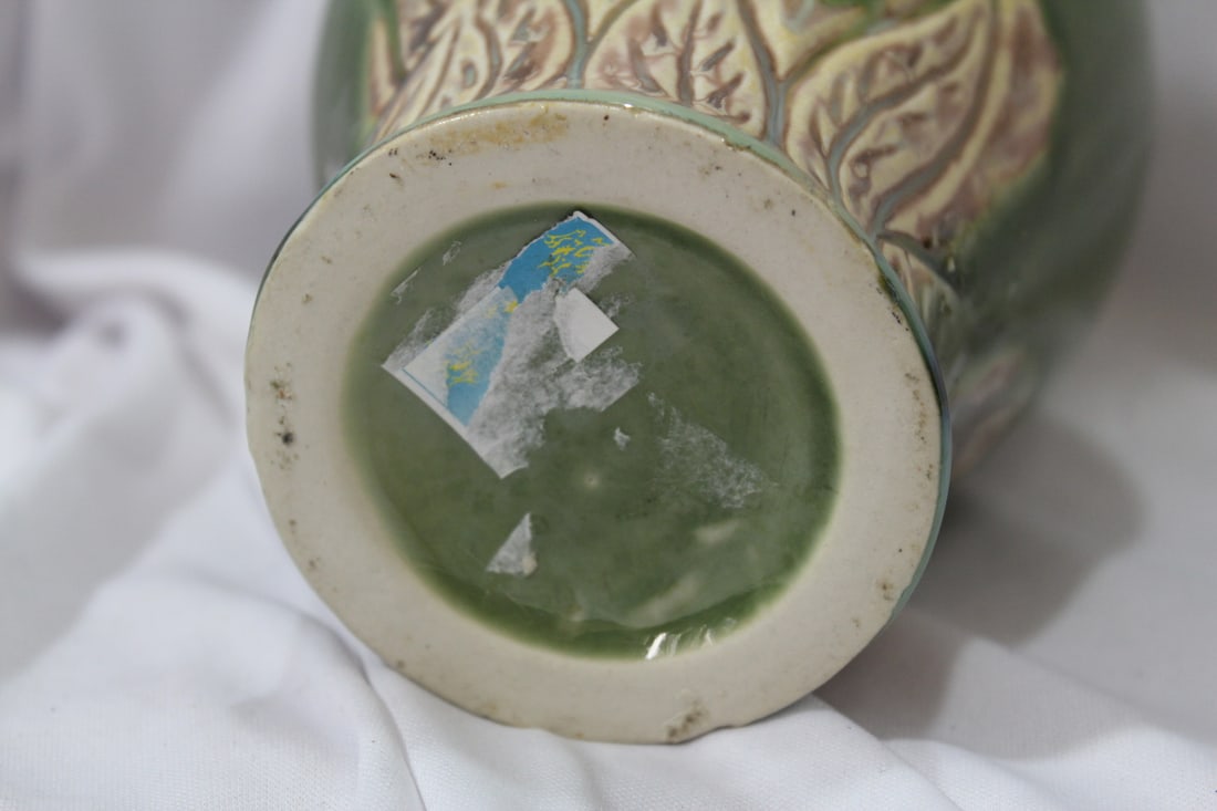 A Decorative Pottery Vase - 5