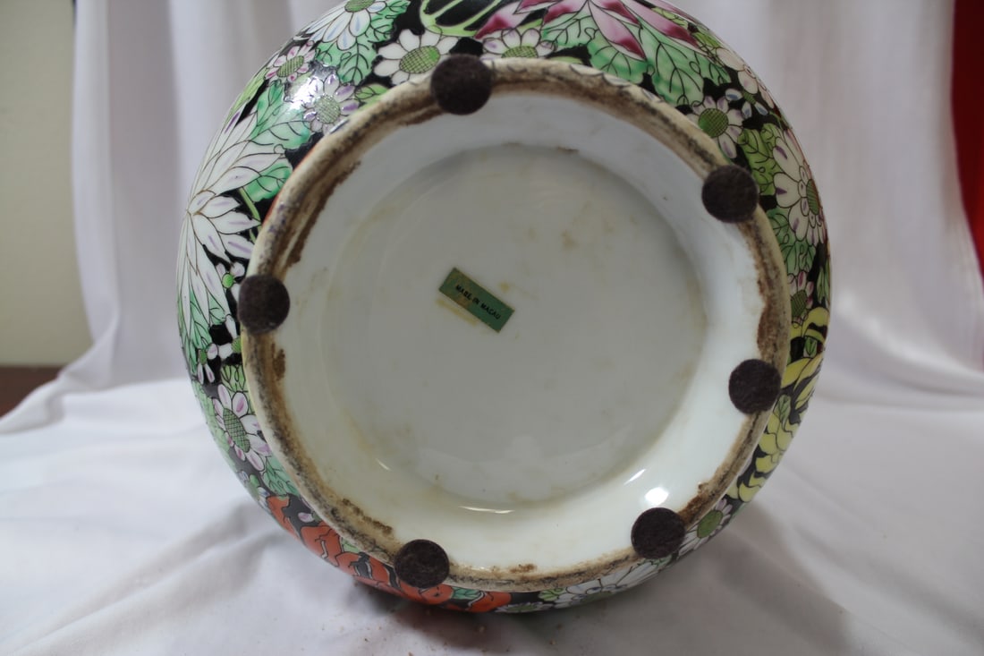 A Chinese Famille Noire Center Vase - 4